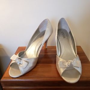 Kenneth Cole Reaction Silver Satin Peep Toe Pumps